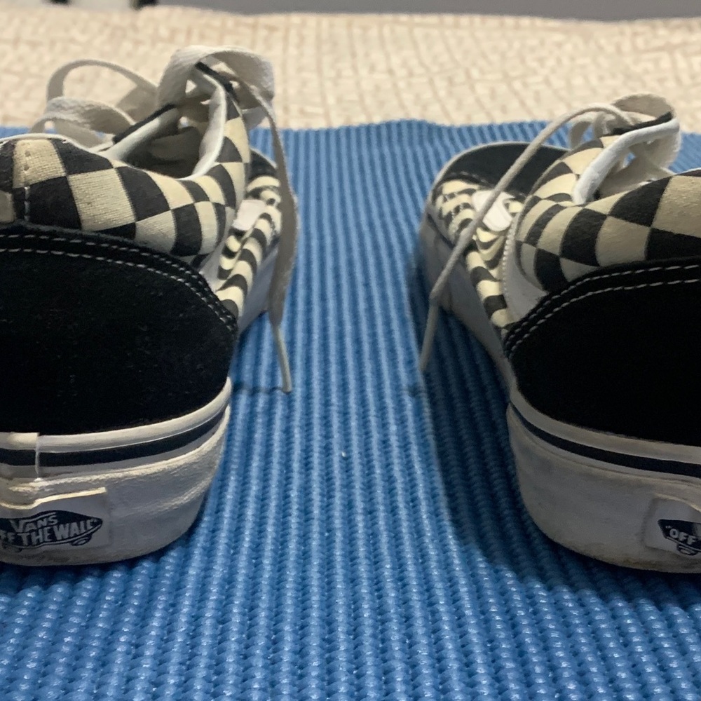 VANS - Picture 2 of 6
